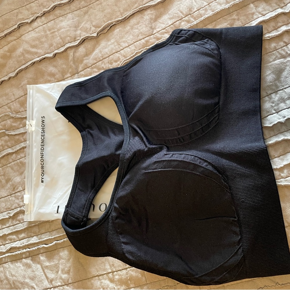 Underoutfit Racerback sports bra